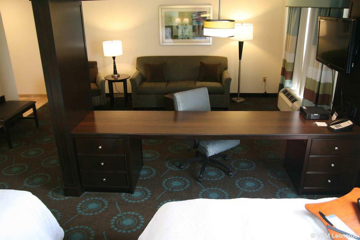 Hampton Inn & Suites Wilder Room photo